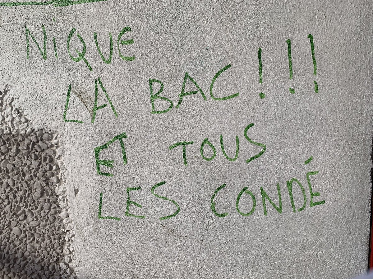 Dis-leur aux dealers présents en plein centre <a href="/VilledAles/">Ville d'Alès</a> qu’ils pourraient au moins respecter les règles de grammaire !