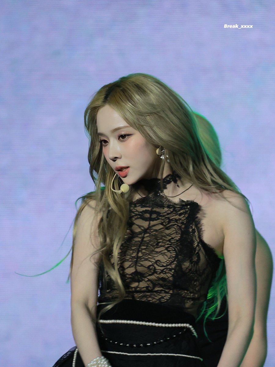 Break_xxxx's tweet photo. 241117 KGMA 
#에스파 #윈터
#aespa #WINTER https://t.co/9QDUtnAWFr