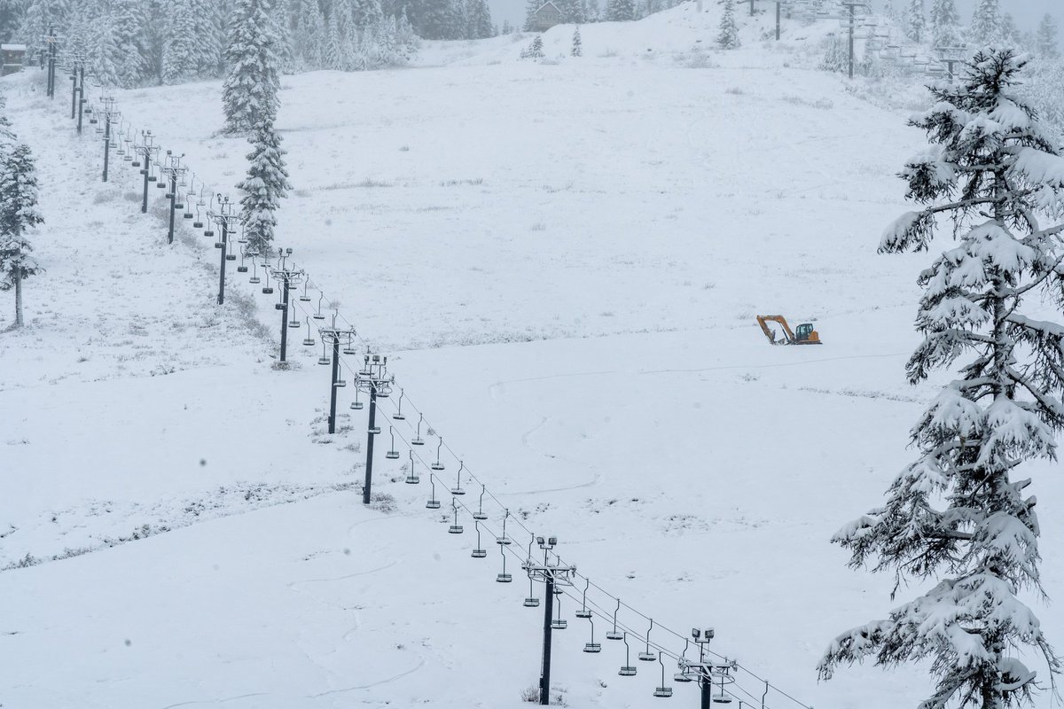 SummitSnow411's tweet image. Thanks to this weekend’s storm cycle the mountain is now blanketed in a fresh coat of white.
While this isn't enough snow to announce an opening, it is a great start to building up a good base. Keep your eyes on the forecast and keep up those snow dances!