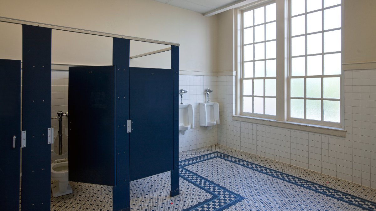 V1007's tweet image. 7-Year-Old 'Hung' In School Bathroom By Peer, District Calls It 'Horseplay' | V100.7 v100.iheart.com/content/2024-1…