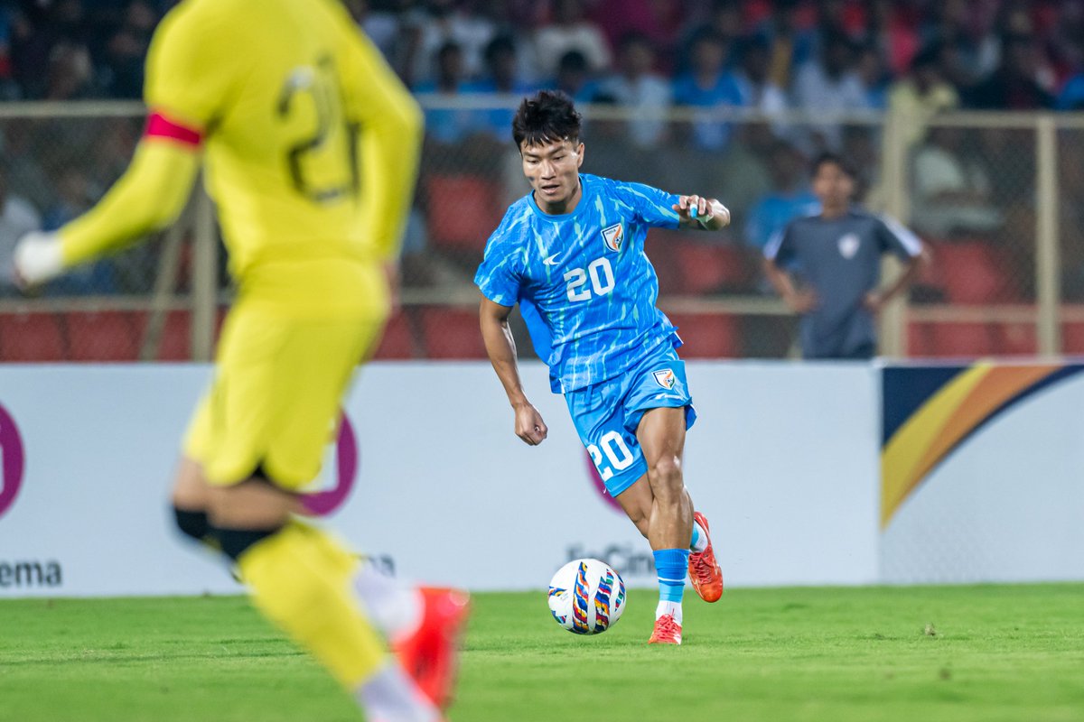 MumbaiCityFC's tweet photo. 𝗙𝗶𝗿𝘀𝘁 𝗼𝗳 𝗺𝗮𝗻𝘆 🩵🇮🇳
Congratulations are in order for our full back, Valpuia, who made his National team debut last night against Malaysia 🤩
#INDMAS #BackTheBlue #AamchiCity 🔵 https://t.co/bq1eQjO8fp