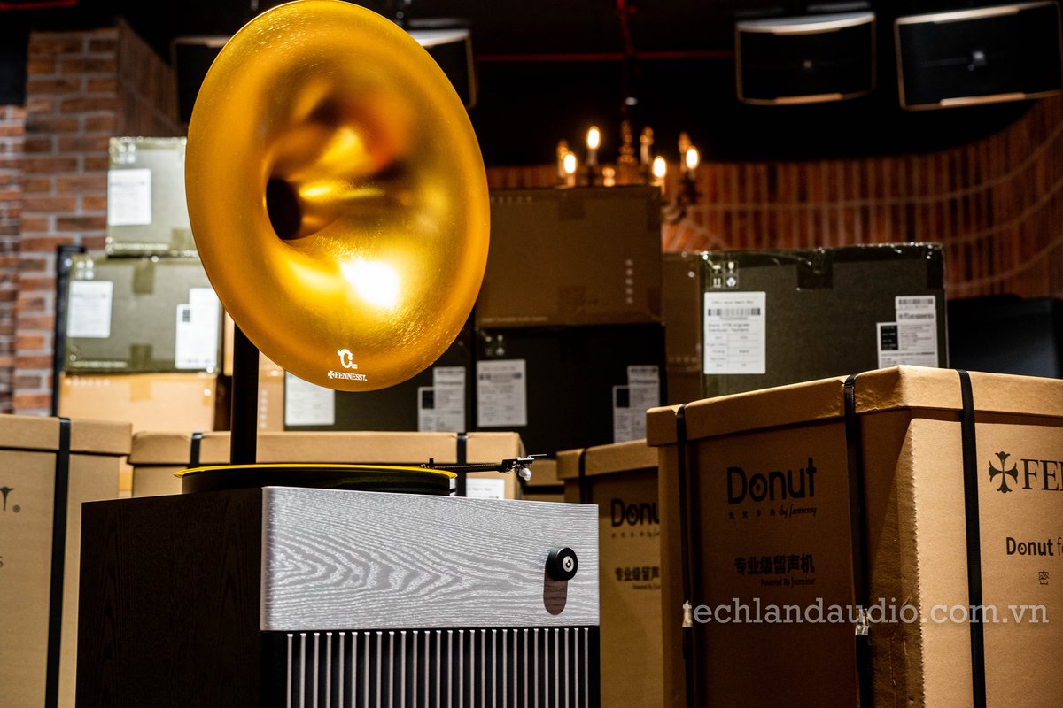 AudioTechland's tweet photo. KIỆT TÁC TẠO NÊN SỰ KHÁC BIỆT
Fennessy i5 Miles Of Mountain Loong’s Year Limited Edition
-------
TecHland Audio
39 Tràng Thi, Hoàn Kiếm, Hà Nội
0243 8524 524
#Máyhátđĩathan #Máynghenhạcđĩathan #Gramophone #techland39trangthi #techlandtrangthi #techlandaudio #Music #Donuti5 https://t.co/mHqmipAvJF