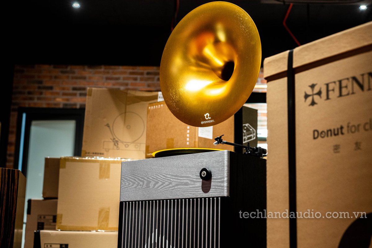 AudioTechland's tweet photo. KIỆT TÁC TẠO NÊN SỰ KHÁC BIỆT
Fennessy i5 Miles Of Mountain Loong’s Year Limited Edition
-------
TecHland Audio
39 Tràng Thi, Hoàn Kiếm, Hà Nội
0243 8524 524
#Máyhátđĩathan #Máynghenhạcđĩathan #Gramophone #techland39trangthi #techlandtrangthi #techlandaudio #Music #Donuti5 https://t.co/mHqmipAvJF