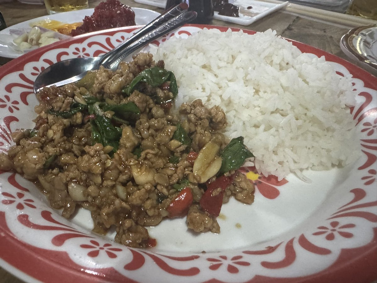 soi_aopo's tweet photo. 昨夜はバンコクで仲間達と合流
新鮮なレバ刺しが食べられるという情報を見つけたので食す。

アロイマ〜クな https://t.co/3s5FdoXw4o