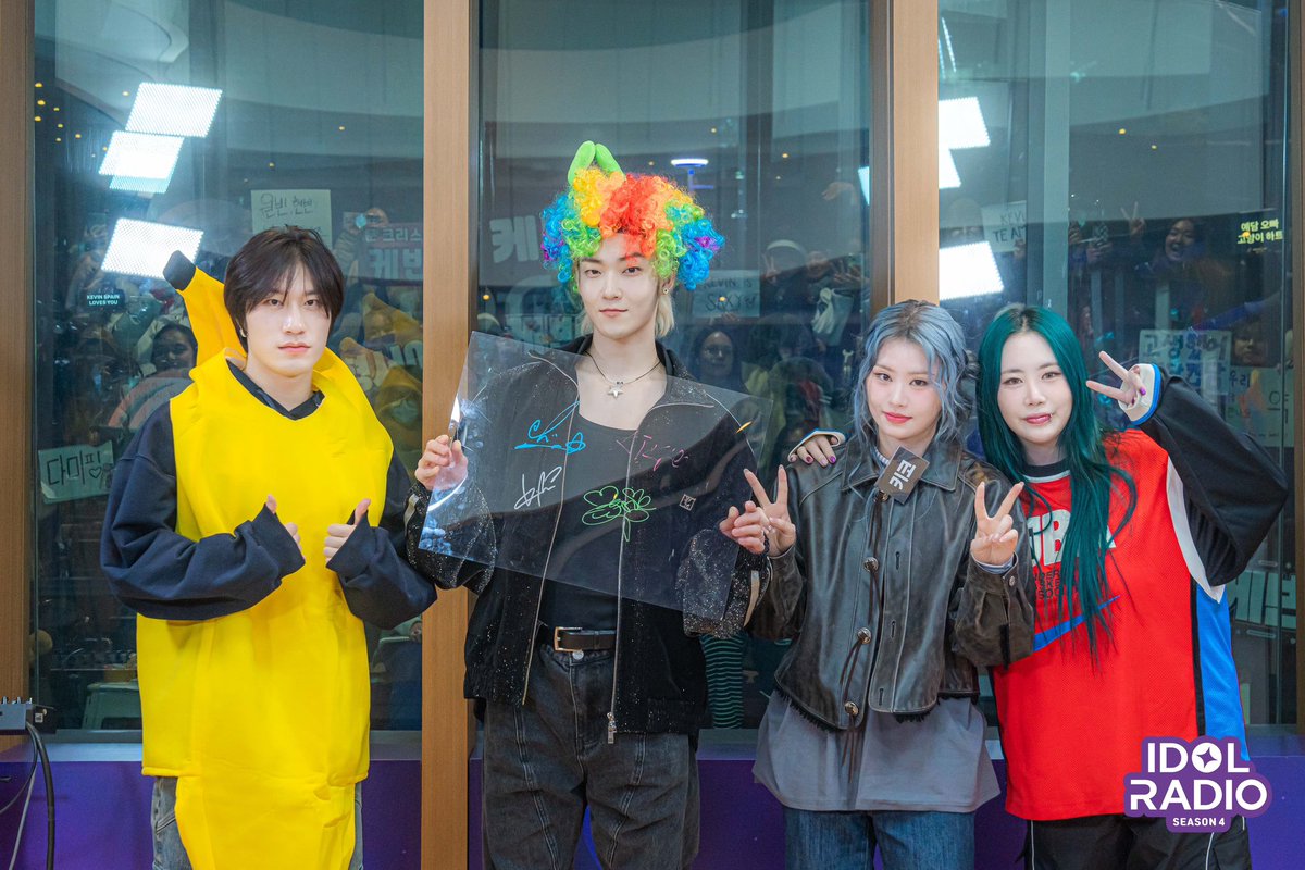 idolradiokorea's tweet photo. [#아이돌라디오4 앨범 241118]

📸EP#75. 라이브 장인 특 : 돌랑이 마음 훔침 (스페셜DJ. 더보이즈 케빈)

👑찬바람 불 때 생각나는 음색 장인 조합👑
ㄴ 왕자님 공주님 극진히 모시겠습니다

@IST_THEBOYZ @WE_THE_BOYZ @jiminpark07 @_YEDAM_OFFICIAL @MAINSTREAM_WT

#MBC #IDOLRADIO #아이돌라디오 #아돌라
#THEBOYZ #더보이즈 #케빈 #제이미 #방예담 #키코