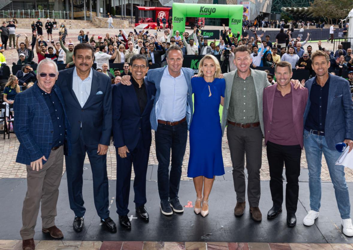 RaviShastriOfc's tweet photo. Great Fox Kayo launch! It was also wonderful to be among some champion cricketers of yesteryear. Melbourne rocks! #BGT #AUSvsIND with @BrettLee_58 @davidwarner31 @bhogleharsha @MichaelVaughan https://t.co/61E1R0pWMj