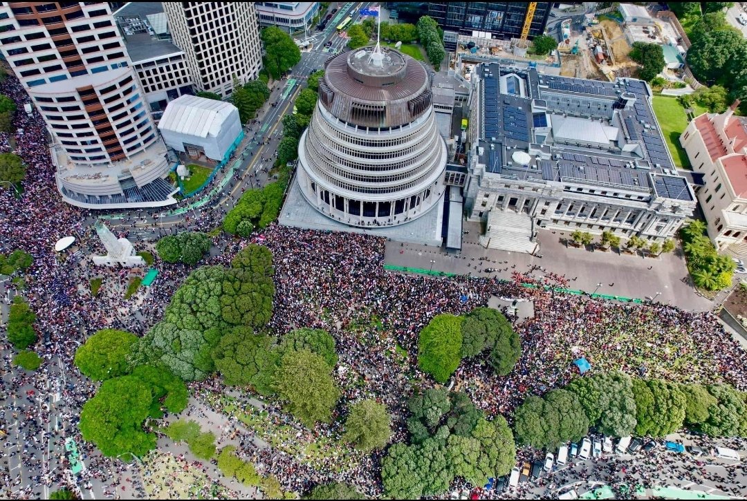 I don't know who to credit this photo to, but this is the best aerial shot I've seen that gives a sense of scale for today's hīkoi protesting the NZ government's direction for Māori. Unbelievable numbers.