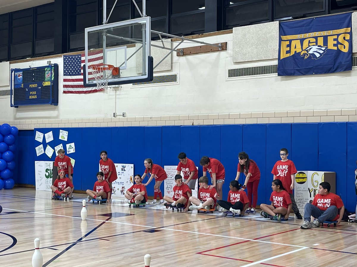 Battle of the Classes! ❤️ <a href="/MDzSabatini/">Mrs. Sabatini (Dzenawager)</a> <a href="/CBS_Bethpage/">Central Boulevard Elementary School</a> #WeAreBethpage