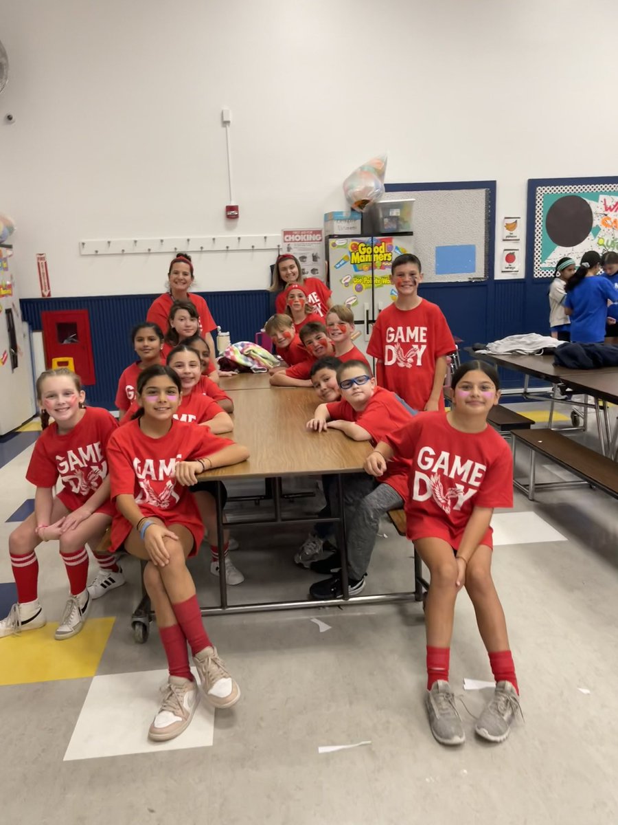 MrsSiebenChris's tweet photo. Battle of the Classes! ❤️ @MDzSabatini @CBS_Bethpage #WeAreBethpage https://t.co/ReDaL1N8KR