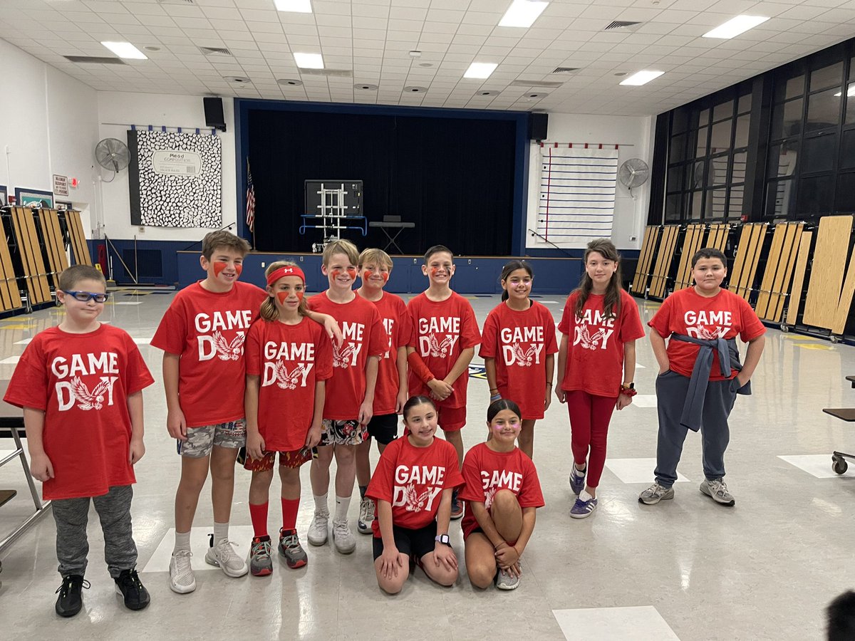 MrsSiebenChris's tweet photo. Battle of the Classes! ❤️ @MDzSabatini @CBS_Bethpage #WeAreBethpage https://t.co/ReDaL1N8KR