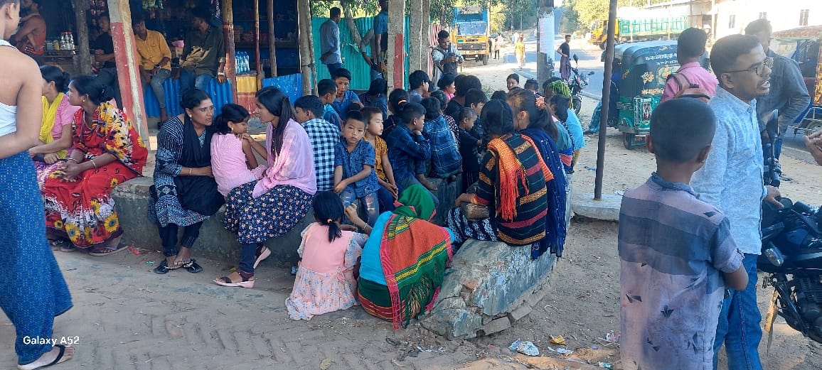 JuharMohammad's tweet photo. Over 50 individuals from the #Marama and #Dinet communities of Arakan State, Myanmar, sought refuge in Bangladesh yesterday, fleeing forced conscription, arbitrary arrests, and brutal torture inflicted by the Rakhine extremist group, the Arakan Army (AA). https://t.co/escuhMwtxv