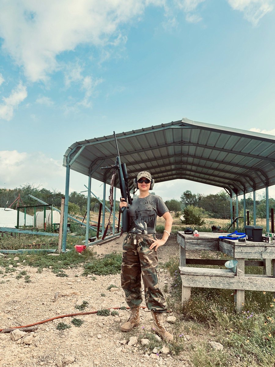 Bluesky is our tranquil garden, a haven where we gather to console one another, rejuvenate, and recharge. Here, we find strength to return to the shadowed battlefield of the dark X world, fortified by a more resilient and united force standing firmly behind us. 
蓝天白云聚同袍，