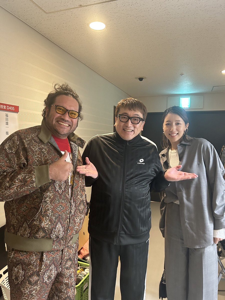 ajakatsuya's tweet photo. 夫婦で福田さんの舞台観に行きました
小栗夫妻もたまたま一緒でした😊
「グラウンドホッグ・デー」
皆んなの一体感面白かったな〜
相変わらずの福田組
なんかホッとしてゲラゲラ笑って最高でした😆
#グラウンドホッグデー
#福田雄一 https://t.co/ihDryPMu78