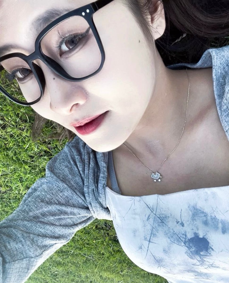 【网友投稿 No.1271】反差眼镜小姐姐 #眼镜娘 #眼镜妹 #投稿 #反差 #投稿曝光 #女友 #女友分享 
#女友系列 #女同学 #女同事 https://t.co/spfj3GJ7zX