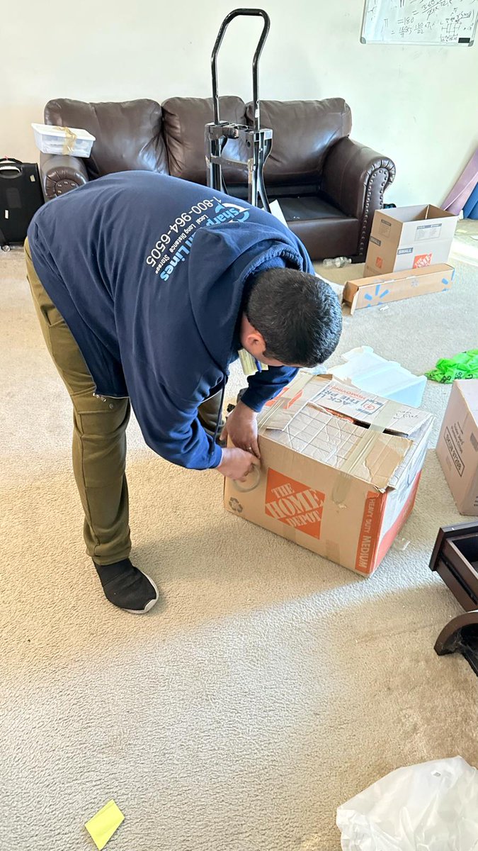 sharpvanlines's tweet image. Today at Sharp Van Lines, we packed up a client’s world into countless boxes and carefully loaded them onto our truck! 📦🚚 
 ✨🛋️ #PackedAndLoaded #SharpVanLines #MovingDaySuccess #HandledWithCare #NewBeginnings