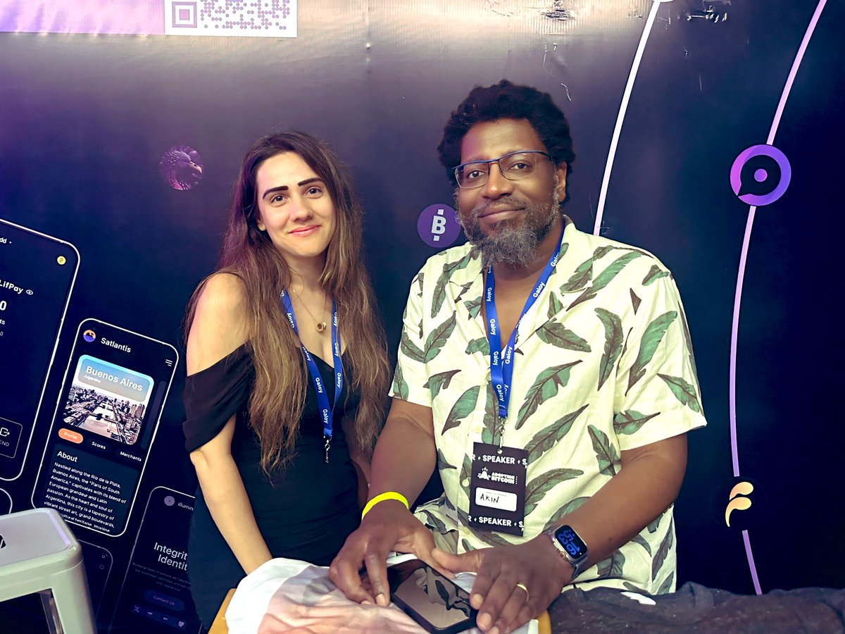 DrKhushboo_K's tweet photo. Finally met the powerhouse Akin Fernandez from @Azteco_ at @AdoptingBTC in #ElSalvador! Turning financial oppression into financial liberation, one QR code at a time. Freedom tech on a mission. 🚀#BitcoinForThePeople https://t.co/W3MwTiB9jJ