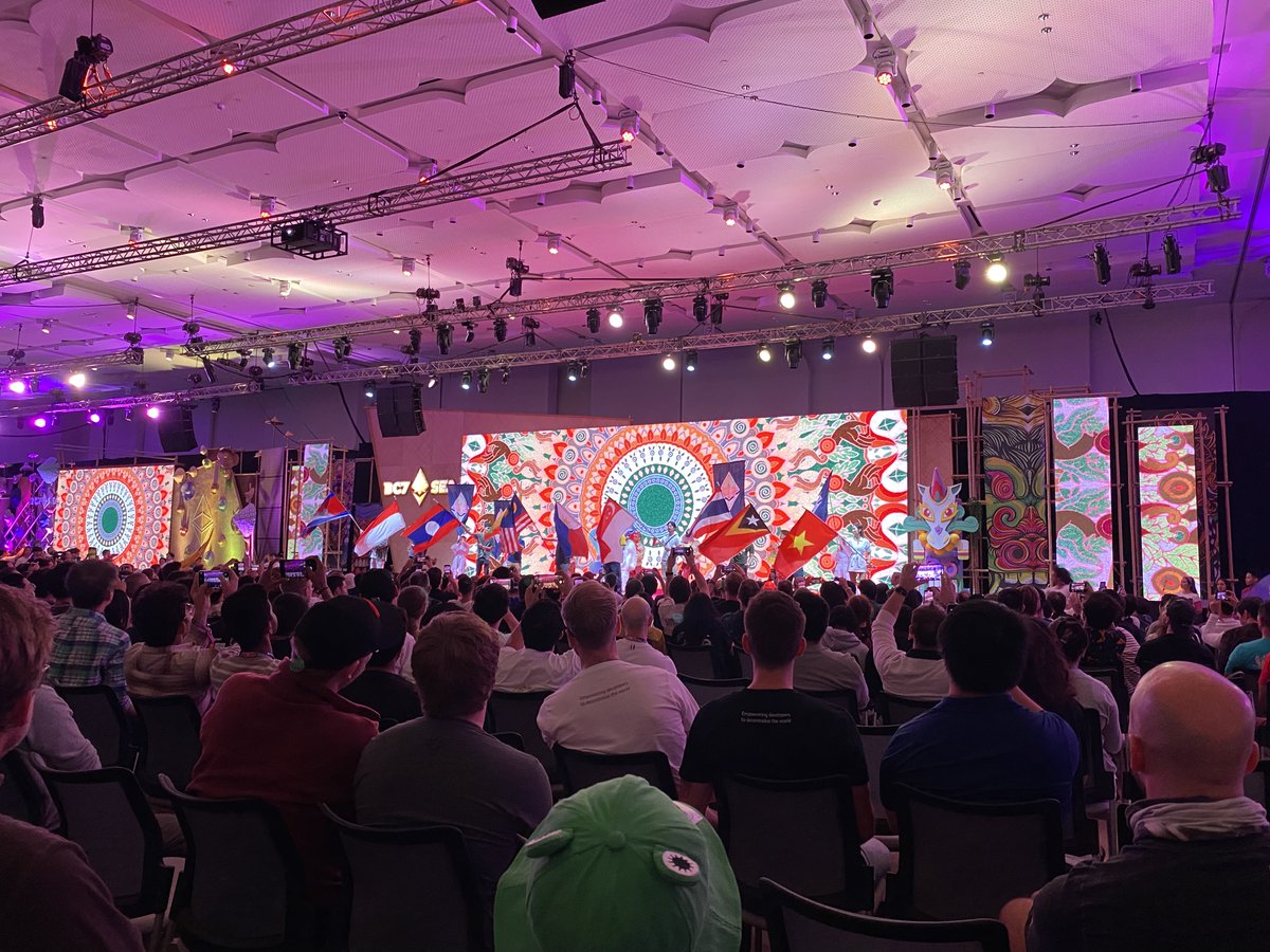 vladstorm_'s tweet image. #Devcon2024 in Bangkok was fun :)
Met so many talented entrepreneurs and engineers. It’s also pretty impressive to see the size of the industry ✨🐸🇹🇭✨
