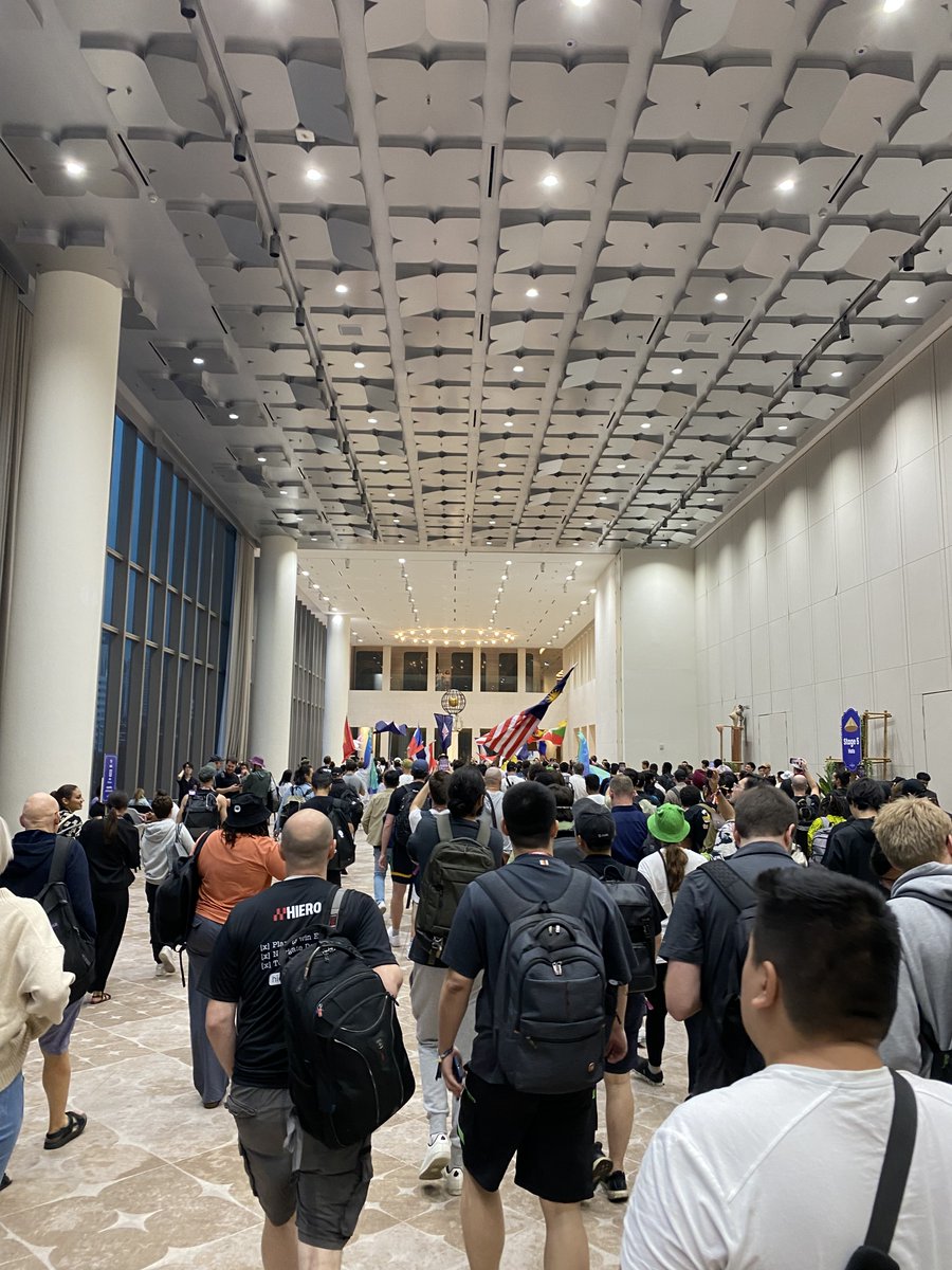 vladstorm_'s tweet image. #Devcon2024 in Bangkok was fun :)
Met so many talented entrepreneurs and engineers. It’s also pretty impressive to see the size of the industry ✨🐸🇹🇭✨