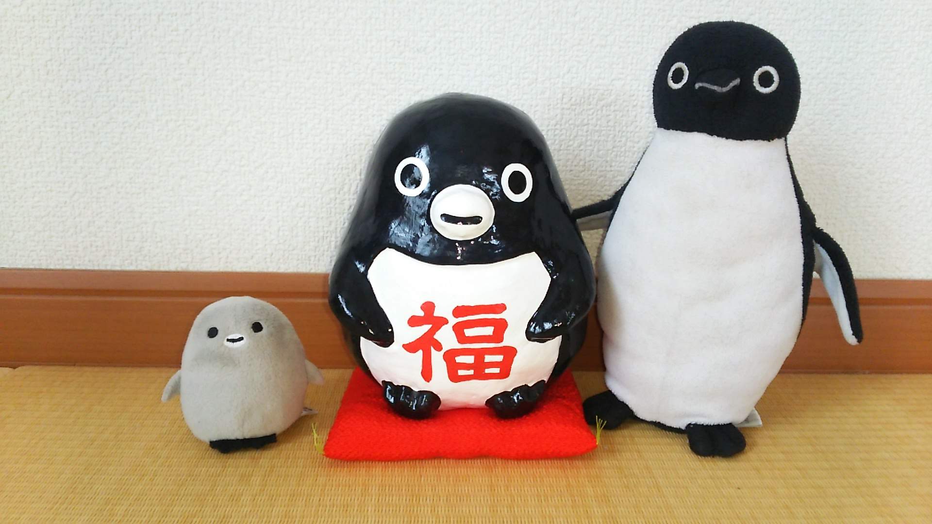 Suicaのペンギン】数量限定！木彫り鏡餅 Suicaのペンギン＆子