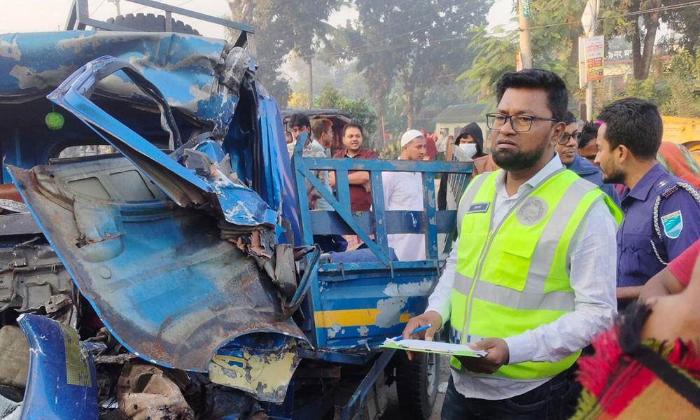 টাঙ্গাইলে বাস-পিকআপ সংঘর্ষে প্রাণ গেল ৪ জনের
