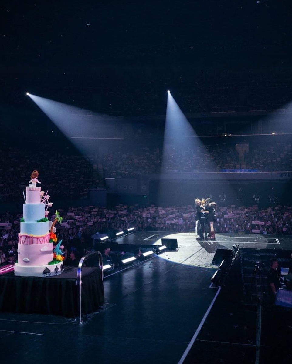 verycherry26291's tweet photo. #2NE1_WELCOMEBACKinManila
#2NE1 #WELCOMEBACK_2NE1 #2NE1_going_out_best #CL #2NE1 #투애니원_제일_잘_나가 #2ne1 #투애니원
#WELCOMEBACK_2NE1
#welcomeback #2ne1official #214L #blackjackforever #Gzbzforever #2ne1 #CLforever #Parkbomforever #minzyforever #daraforever #2ne1forever https://t.co/fRWAmZUIFV