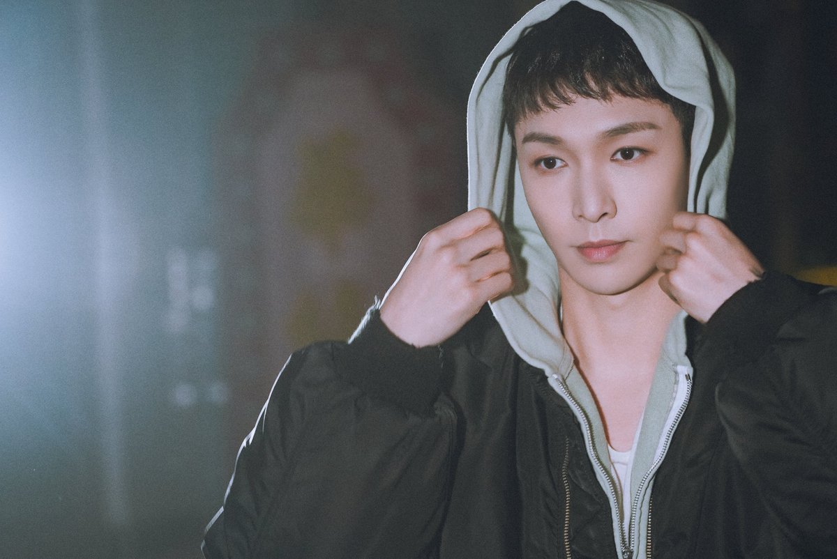 lay_studio's tweet image. Shy &amp;amp; cool boy @layzhang 📸️
#LAY #LayZhang #WhatAboutLay