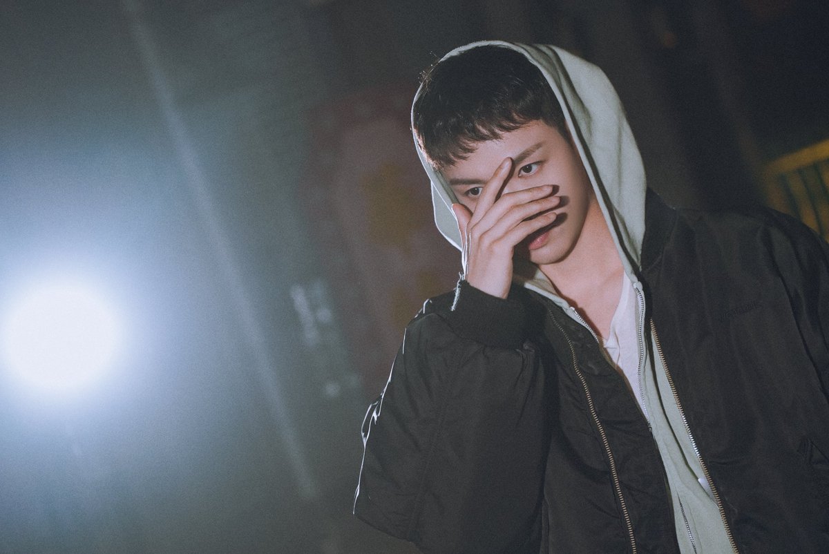 lay_studio's tweet image. Shy &amp;amp; cool boy @layzhang 📸️
#LAY #LayZhang #WhatAboutLay