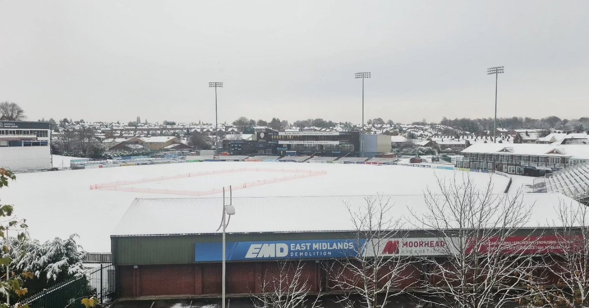 MartinTrimby's tweet photo. What a difference 24hrs makes when opening the curtains at @DerbyshireCCC this morning. 🏏❄️☃️ #ecbadvancedcoach @WhiteWolfCrick https://t.co/dUISEG2ZFI