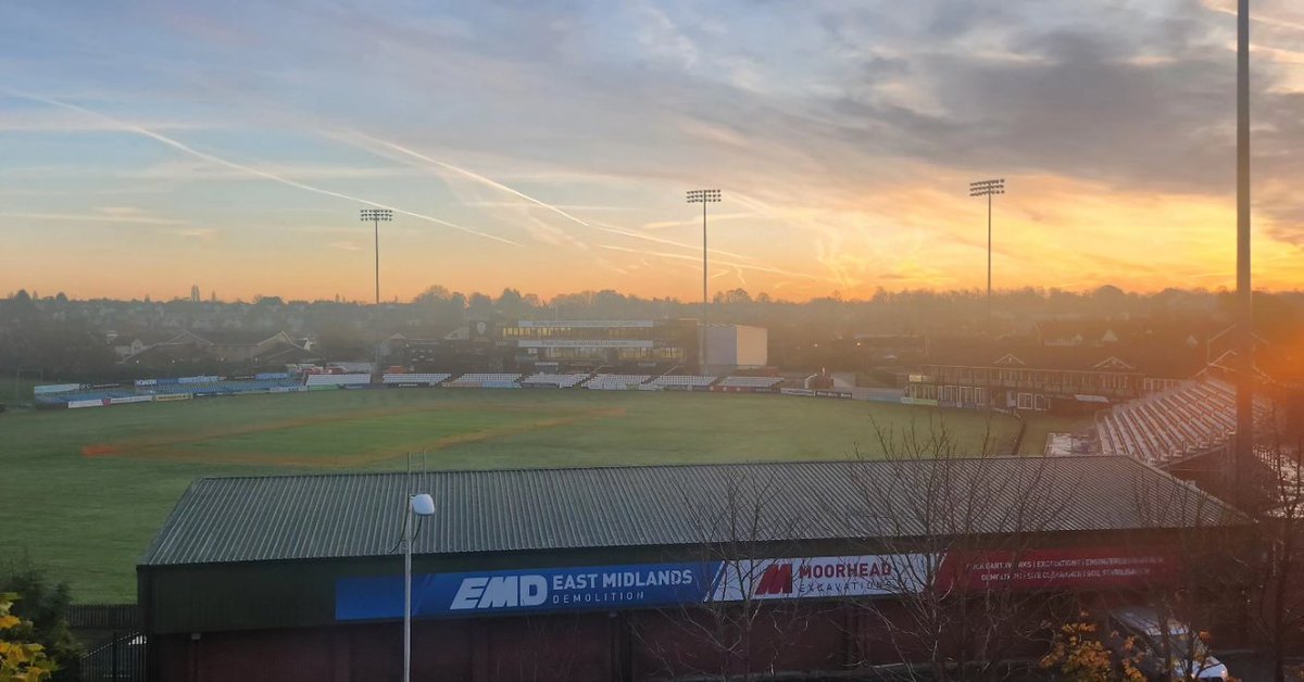 MartinTrimby's tweet photo. What a difference 24hrs makes when opening the curtains at @DerbyshireCCC this morning. 🏏❄️☃️ #ecbadvancedcoach @WhiteWolfCrick https://t.co/dUISEG2ZFI