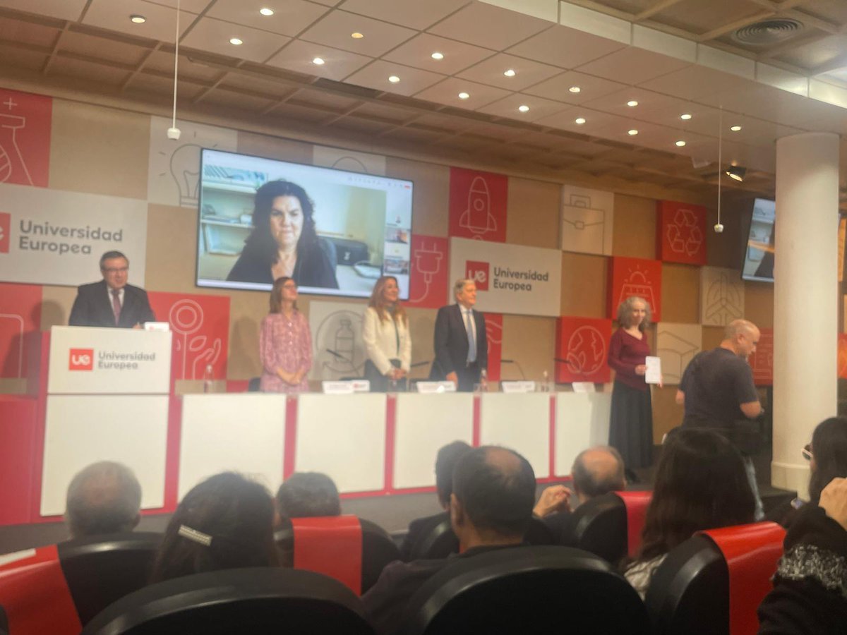 📆 El passat 4 de novembre va tenir lloc l'entrega d'ajuts a la recerca de la Càtedra ASISA- Universitat Europea.

La Dra. Marta Raurell va rebre l'ajut pel projecte que lidera, sobre l’anèmia iatrogènica adquirida a l’hospital que es relaciona amb l’extracció de sang.💉🩸.