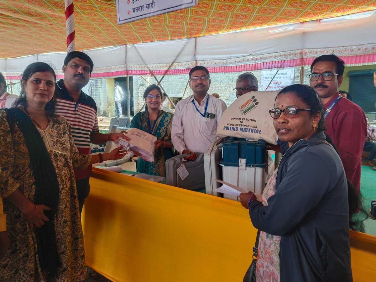 बुधवार, दि. २० नोव्हेंबर २०२४ रोजी होणाऱ्या मतदानासाठी पुणे जिल्हा प्रशासन सज्ज झाले असून मा. जिल्हाधिकारी तथा जिल्हा निवडणूक अधिकारी डॉ. सुहास दिवसे यांनी २१४ पुणे कँटोन्मेंट विधानसभा मतदारसंघाच्या कर्यालास भेटी देऊन तेथील तयारीचा आढावा घेतला.
.
<a href="/CEO_Maharashtra/">ChiefElectoralOffice</a> <a href="/DEO_PUNE_/">DEO Pune</a>