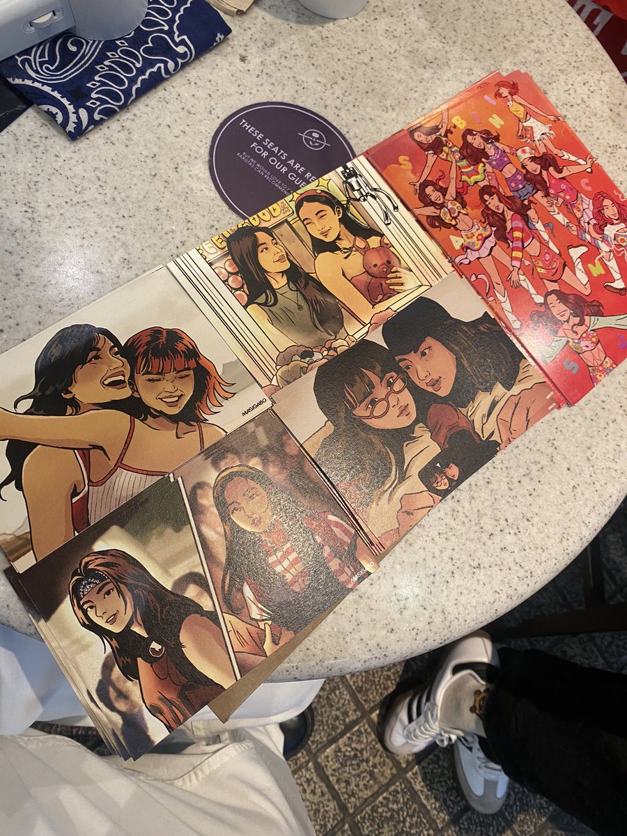 masigabo's tweet photo. Hi blooms we are here at coffee bean and tea leaf !! We got bini prints and bini og ship postcards :))

#BINIRocksAtBigDome
#GrandBINIverse https://t.co/tEUxPdRWQJ