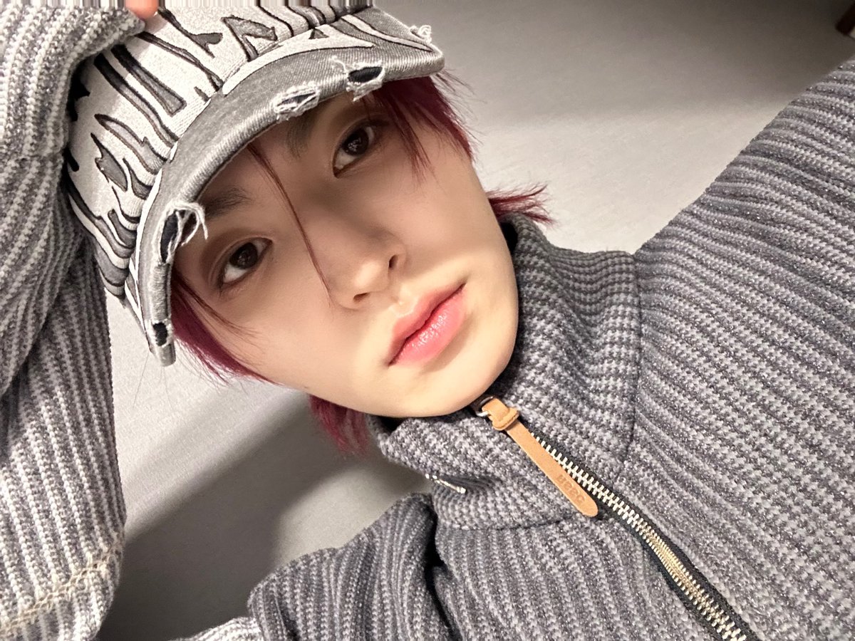 ELASTofficial's tweet photo. 손 머리 위로~🙋‍♂️

#ELAST #엘라스트 #エラスト
#ROMIN #로민 #ロミン https://t.co/Fm3GZAIDdd