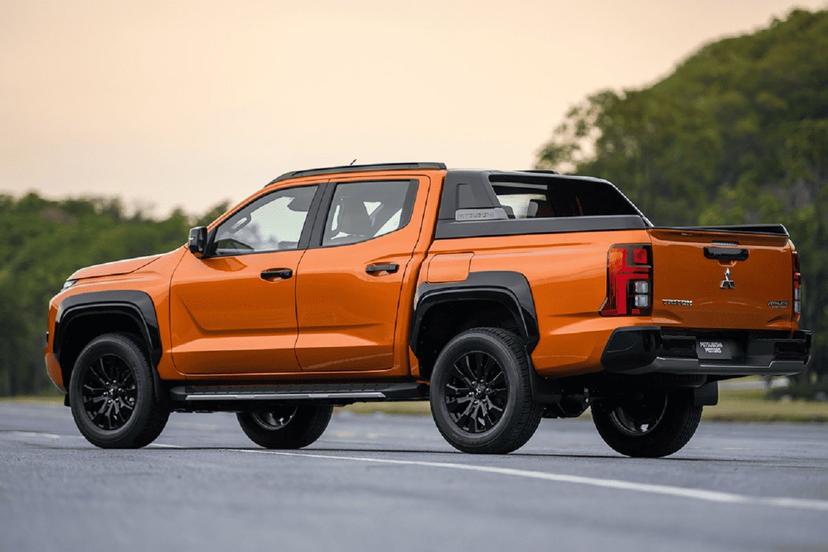 IamKumbi's tweet photo. Off to the launch of the all new Mitsubishi Triton. A new bold look, a much needed interior upgrade as well a a new 2.4L diesel engine!
#ChallangeAccepted #MitsubishiMotorsSA #NextGenTritonLaunch https://t.co/GW8pwgPOB1
