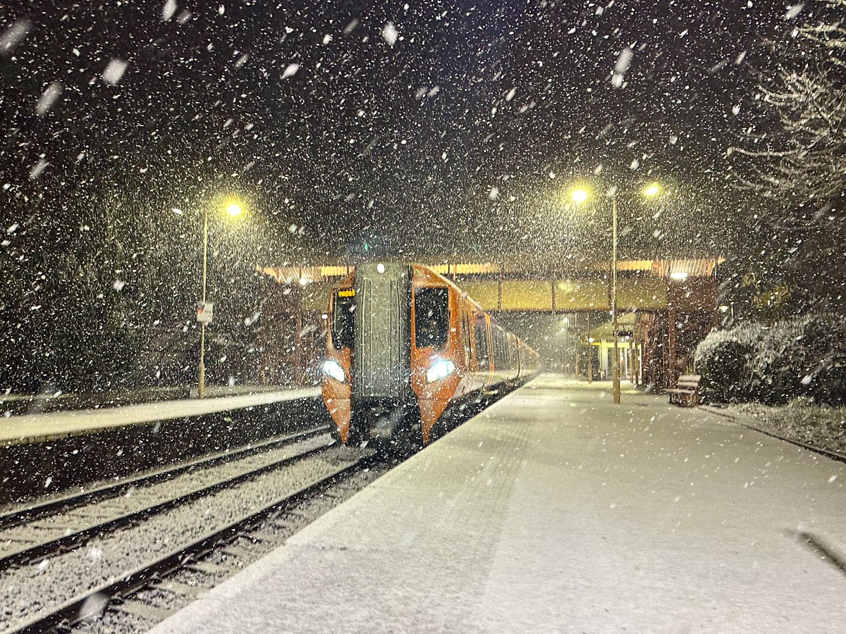 Morning all! Early start today… 

and some of the white stuff it seems ❄️