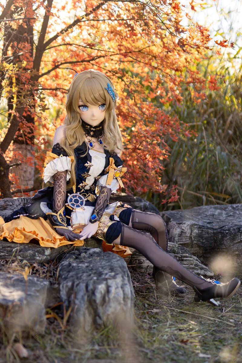 xiajing_XN's tweet photo. 丹枫万叶碧云边~~
清秋静美 落叶飘舞🍂🍂
要是方便的话 请跟我一起
共同欣赏这片和煦的秋景叭❤️
📷:@TiAmoLQCQ 
🪄:@shishishi336666 @AY_02333 
（谢谢风止老师给咱拍的这么好看 谢谢憨憨云云的后勤帮助～～
#kigurumi #kig #原神 #GenshinImpact #娜维娅 #Navia https://t.co/sq220yRexD