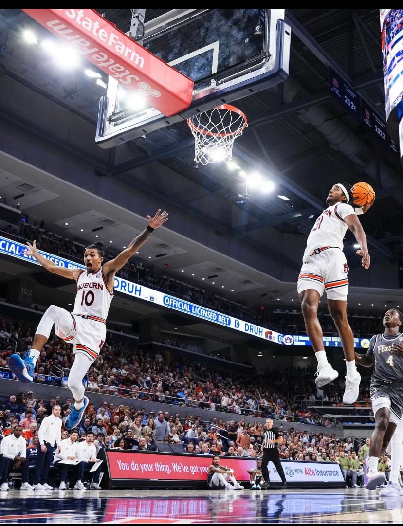 MSAUMAN's tweet photo. When Auburn wins..we celebrate.  WDE! @AuburnMBB https://t.co/FwTAWupWst