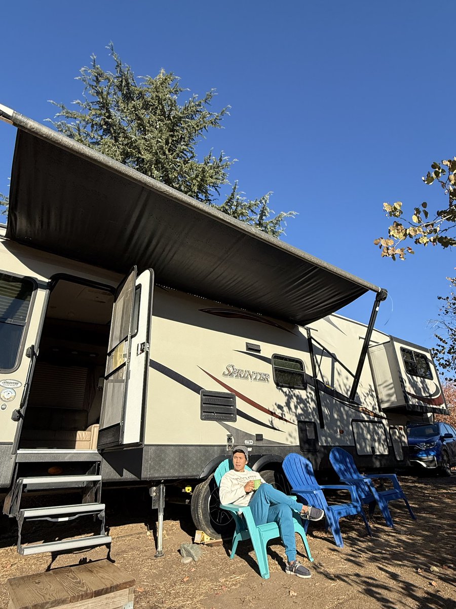 iam_kenito's tweet photo. Staying at an RV for the weekend be like! #Airbnb #BucketlistCheck #RVliving https://t.co/c8Cg0exlDh