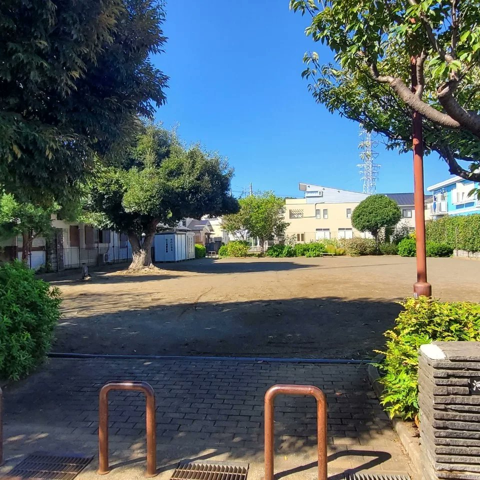 LEGARE_Office's tweet photo. 【売地】1,700万円
平塚市根坂間

敷地60.91坪。
南道路につき日当たり良好。

ご質問など気になる事ありましたら、お気軽にご連絡下さい。
TEL　0463-75-8844
営業時間　AM9:30~PM18:00
定休日　毎週水曜日

 #平塚市 #建築条件なし #神奈川県  #湘南  #売地 #東海道本線 #中古戸建 https://t.co/E86ru8zRiy