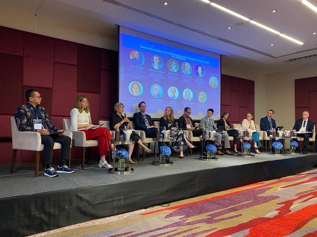 AusAmbPSHT's tweet image. It’s the 10th anniversary of the #BaliProcess Working Group on Trafficking in Persons.

In Bangkok, we met to discuss trafficking into online scam centres, the impact of AI, interlinkages with other crime types and the importance of taking action together #endhumantrafficking.