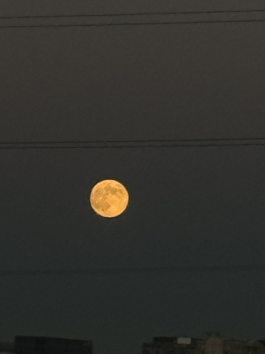 opalstoneg's tweet photo. hey dude jus remember, we look at the same moon every night and i told her what u did https://t.co/4pRtRm2kRh