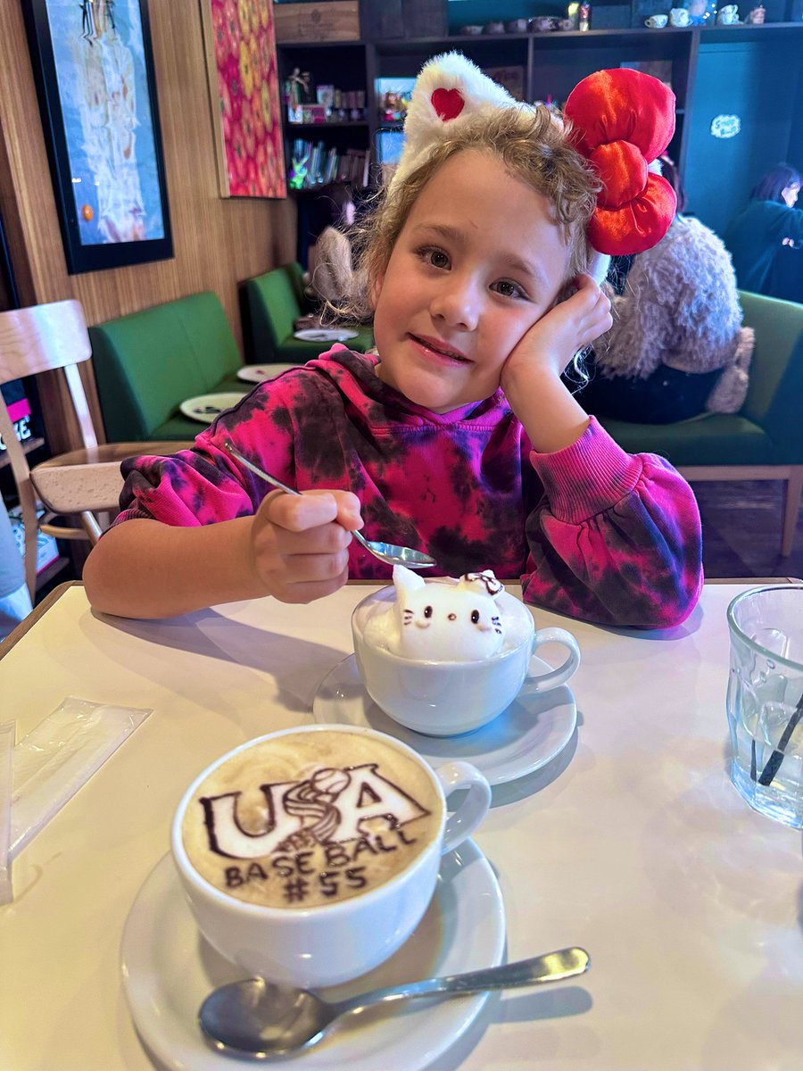 jiletta's tweet image. What’s not to love about Japan. Harajuku date with my favorite Hello Kitty loving girl.  Thanks for the latteart of our favorite guy, @SBPatton! @Cafe_Reissue @george_10g