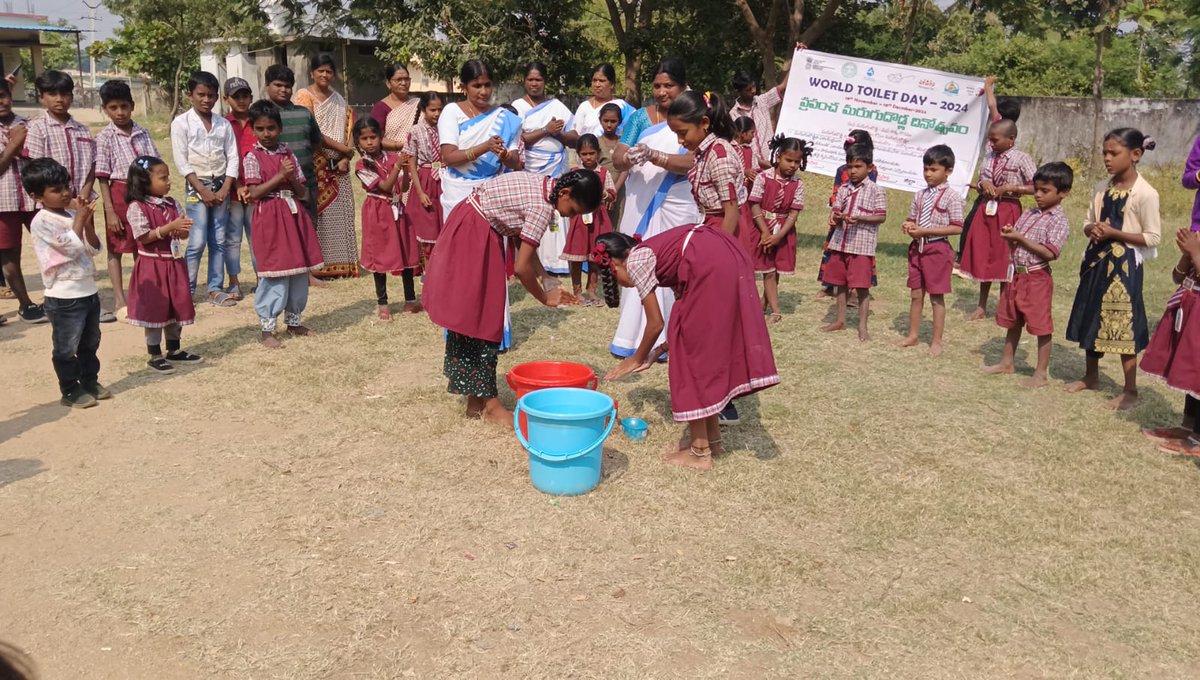 swachhasiddipet's tweet image. As part of #WorldToiletDay #Handwashing #ToiletsforDignity awareness activities are conducting in schools.. Siddipet District. #MyToileMyDignity @swachhbharat @PIBWater @DoWRRDGR_MoJS @Collector_SDPT