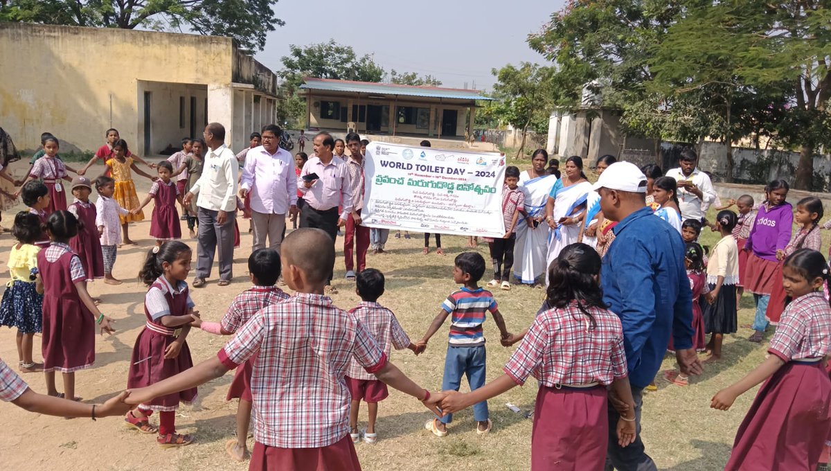 swachhasiddipet's tweet image. As part of #WorldToiletDay #Handwashing #ToiletsforDignity awareness activities are conducting in schools.. Siddipet District. #MyToileMyDignity @swachhbharat @PIBWater @DoWRRDGR_MoJS @Collector_SDPT