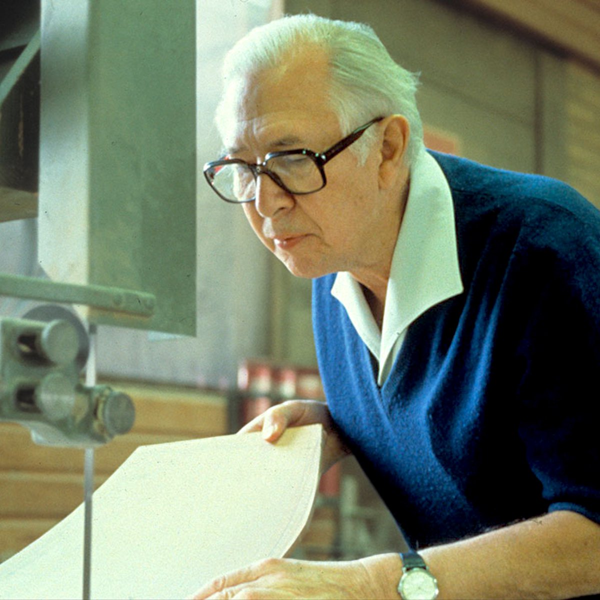 mcmobler's tweet image. Designed by Hans Wegner in 1948, the GE 1936 shell chair has become an icon of modern design.

Available in both oak and walnut.

#hanswegner #1948 #GE1936 #shellchair #getama #midcentury #danishmodern