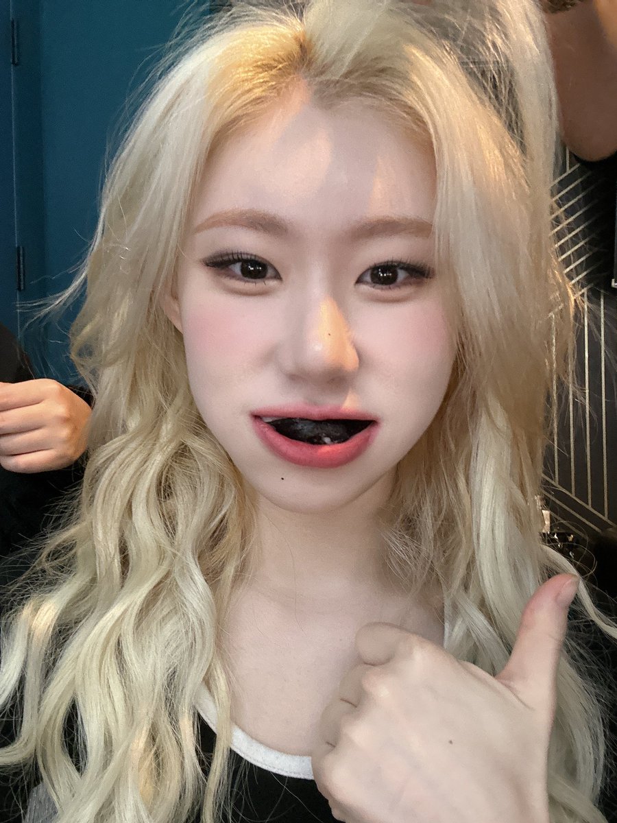 low quality chaeryeong tweet media