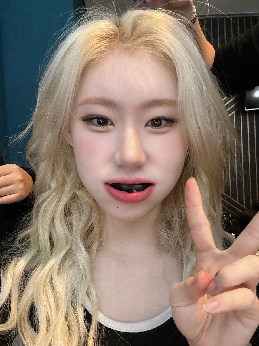 low quality chaeryeong tweet media