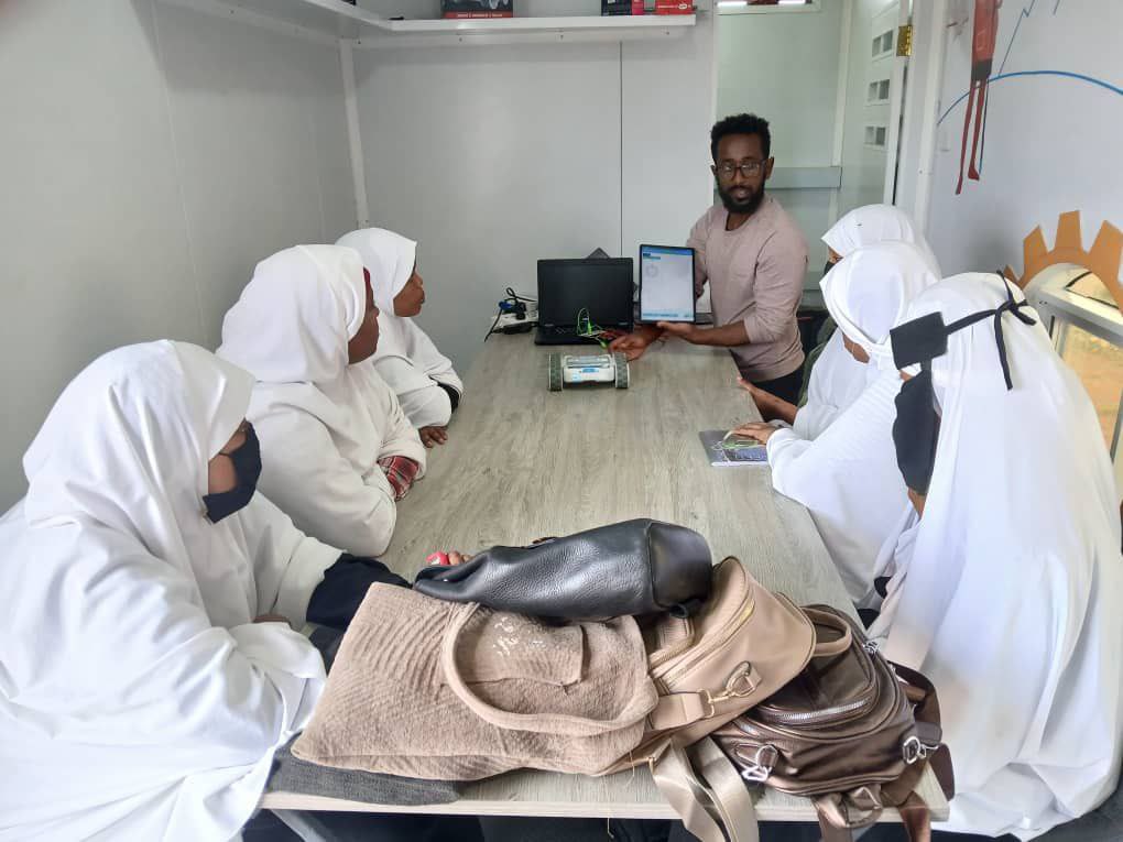 digitruck_et's tweet image. We&apos;re thrilled to announce that we’ve reached 300 students in #Jigjiga! As we wrap up our training here, we look forward to training more students across Ethiopia. 
#DigiTruckEthiopia #democratizingtechnology #EnablingYouth #anyonecancode #iCog #CodingEducation