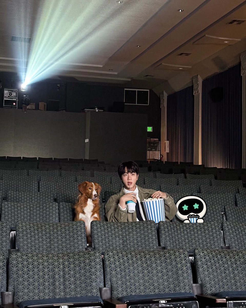 wootteo | IG 우떠갤러리공개 영화보면서냠냠 [Papago translation] Woote Gallery Revealed While watching a movie, yum yum #Jin #Jin_Happy