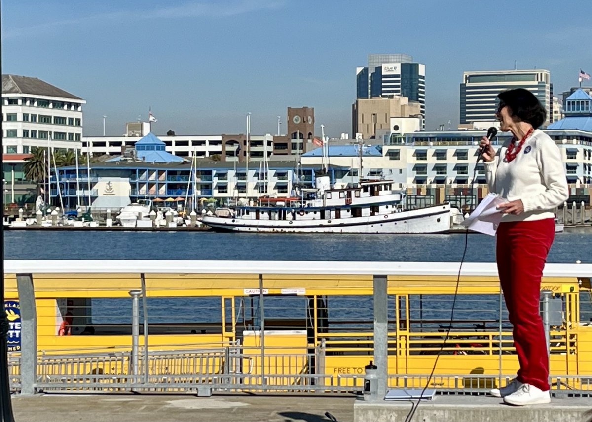 SupervisorLTam's tweet photo. We celebrated three months of Woodstock, the free @Oakland @CityofAlameda Estuary #WaterShuttle, with over 34,000 riders and 7,400 bikes during the first three months of its two-year pilot program. Exciting updates include 52 more weekly trips! Plus live music and free giveaways! https://t.co/YamVL1O3dr